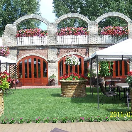 Bed & Breakfast Bajor Panzio 2*