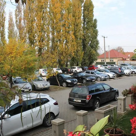 فندق مبيت وإفطار Bajor Panzio Kecskemét